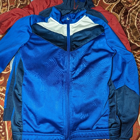 Hoodies and jackets size 10/12 boys - Picture 4 of 4